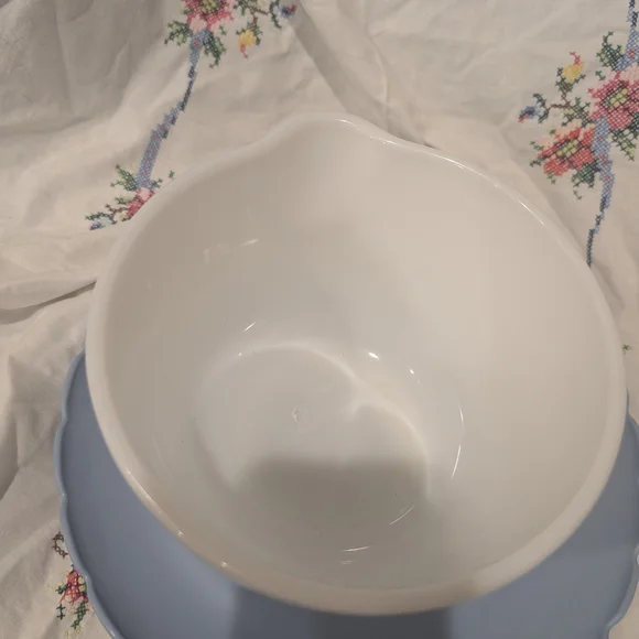 Pyrex White Mixing Bowl - Picture 5 of 8